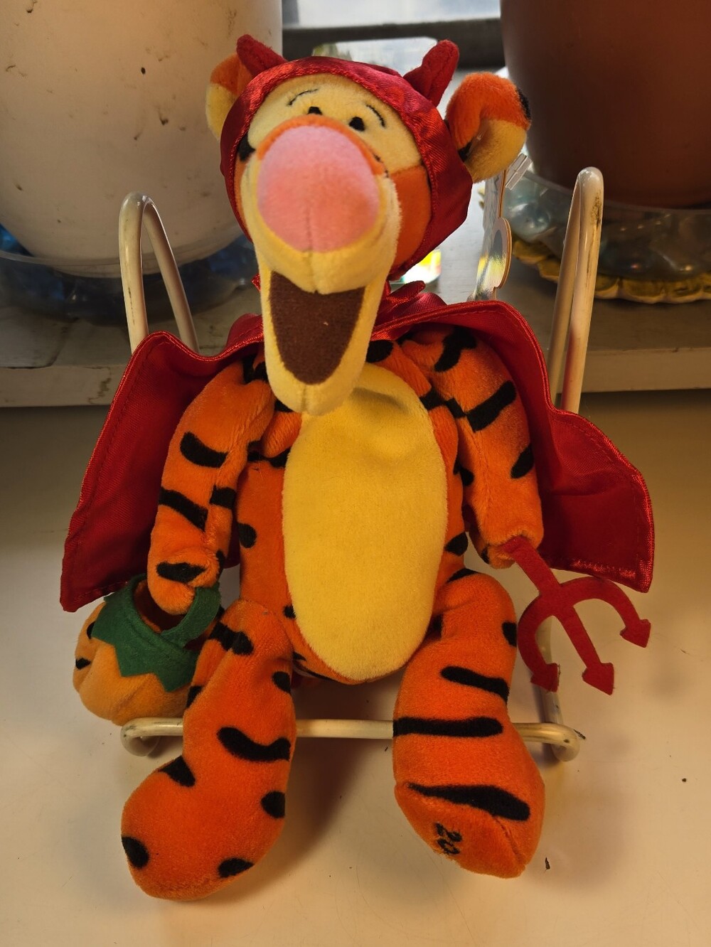 Disney Mouseketoys Winnie the Pooh & Tigger Plushies in Halloween Costume Bundle - Picture 5 of 11